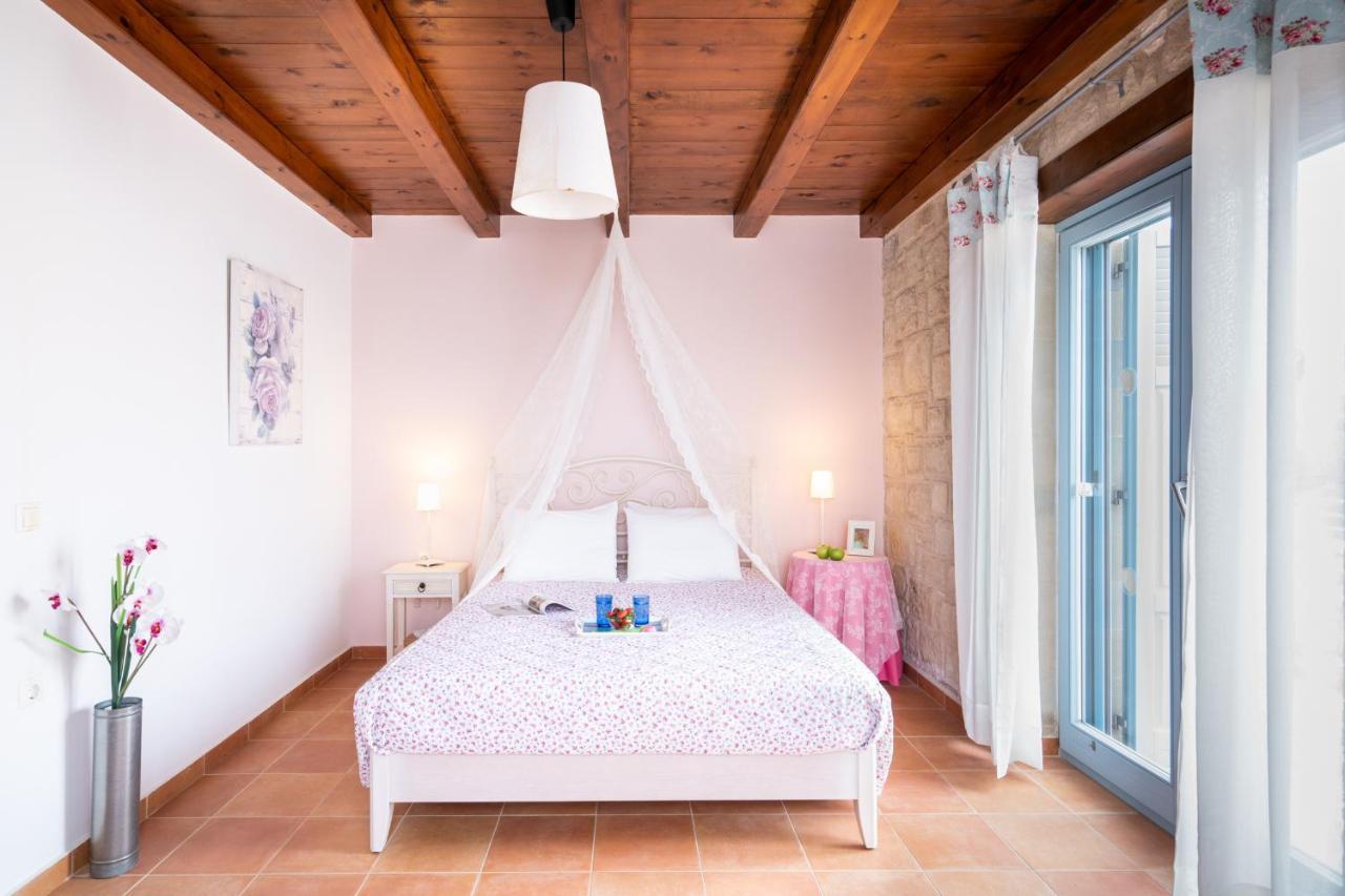 Beachfront Villa Turquoise With Private Pool, Bbq And Ping Pong Table La Canea Exterior foto