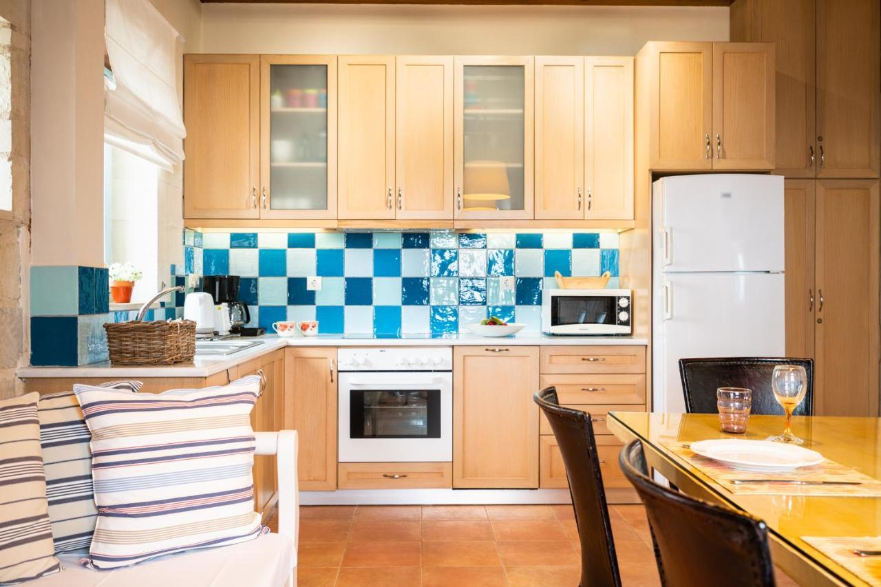Beachfront Villa Turquoise With Private Pool, Bbq And Ping Pong Table La Canea Exterior foto