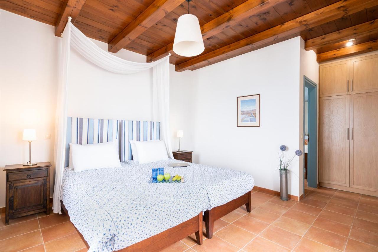 Beachfront Villa Turquoise With Private Pool, Bbq And Ping Pong Table La Canea Exterior foto