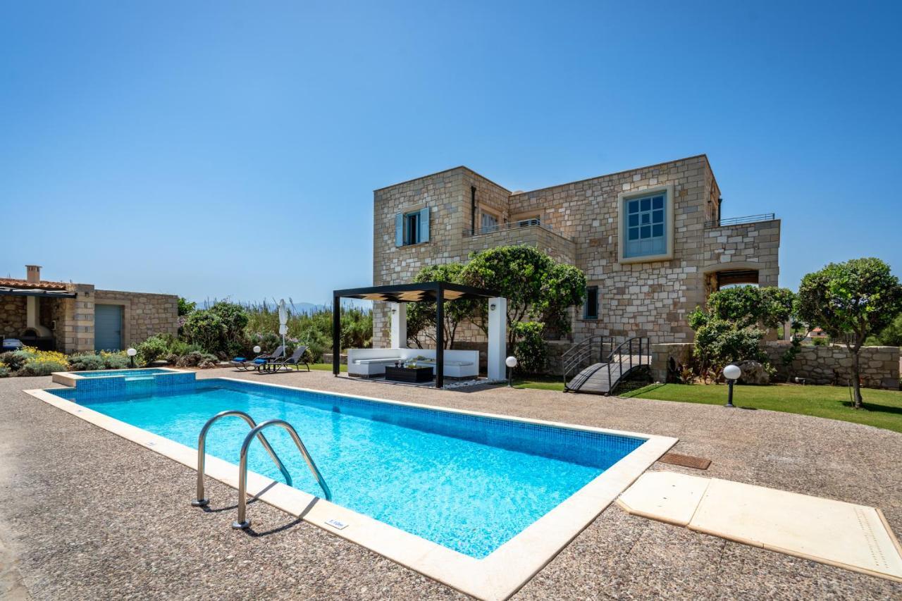 Beachfront Villa Turquoise With Private Pool, Bbq And Ping Pong Table La Canea Exterior foto